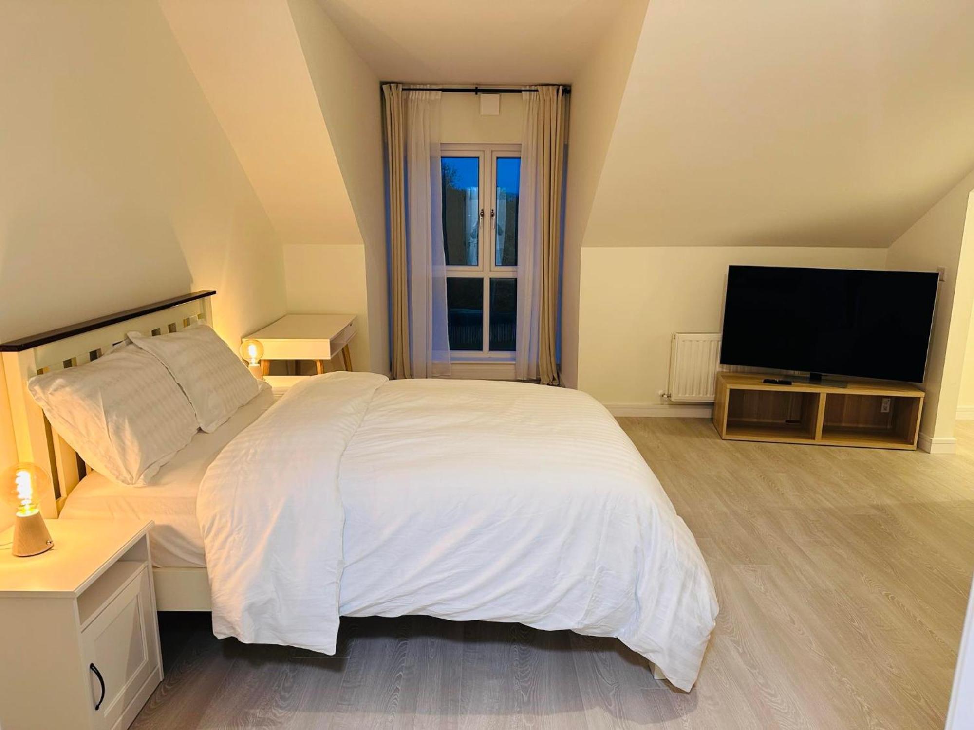 King Room With Ensuite In Dublin Clondalkin Exterior photo